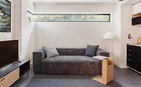 Mac Middle Park By Melbourne Apartment Collection